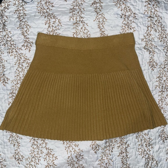 NWT Aerie Take Charge Wool Blend Ribbed Sweater Knit Mini Skirt in Golden Honey - Picture 3 of 8